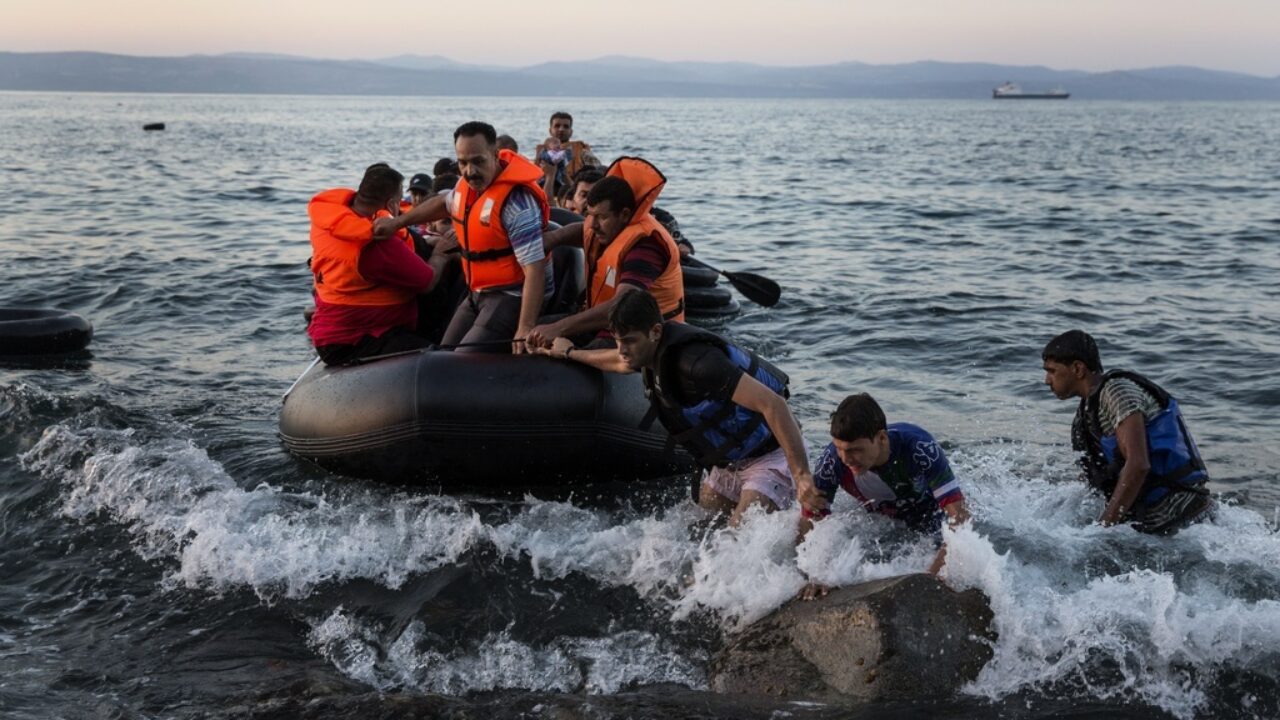 Migranter anländer till Lesbos hösten 2015. FOTO: Niclas Hammarström/Aftonbladet/TT Migranter anländer till Lesbos hösten 2015. FOTO: Niclas Hammarström/Aftonbladet/TT